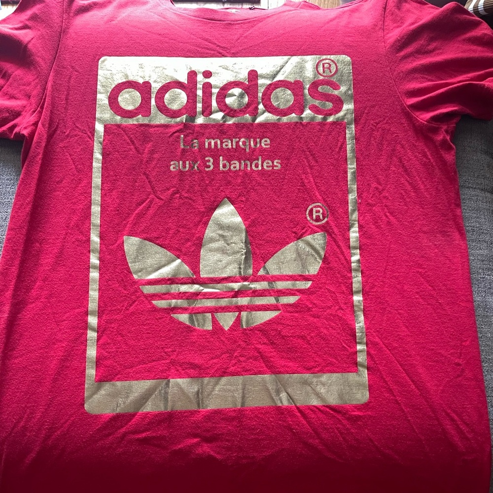 Adidas Originals Gold and Red La Marque Aux 3 Bandes TShirt Size M